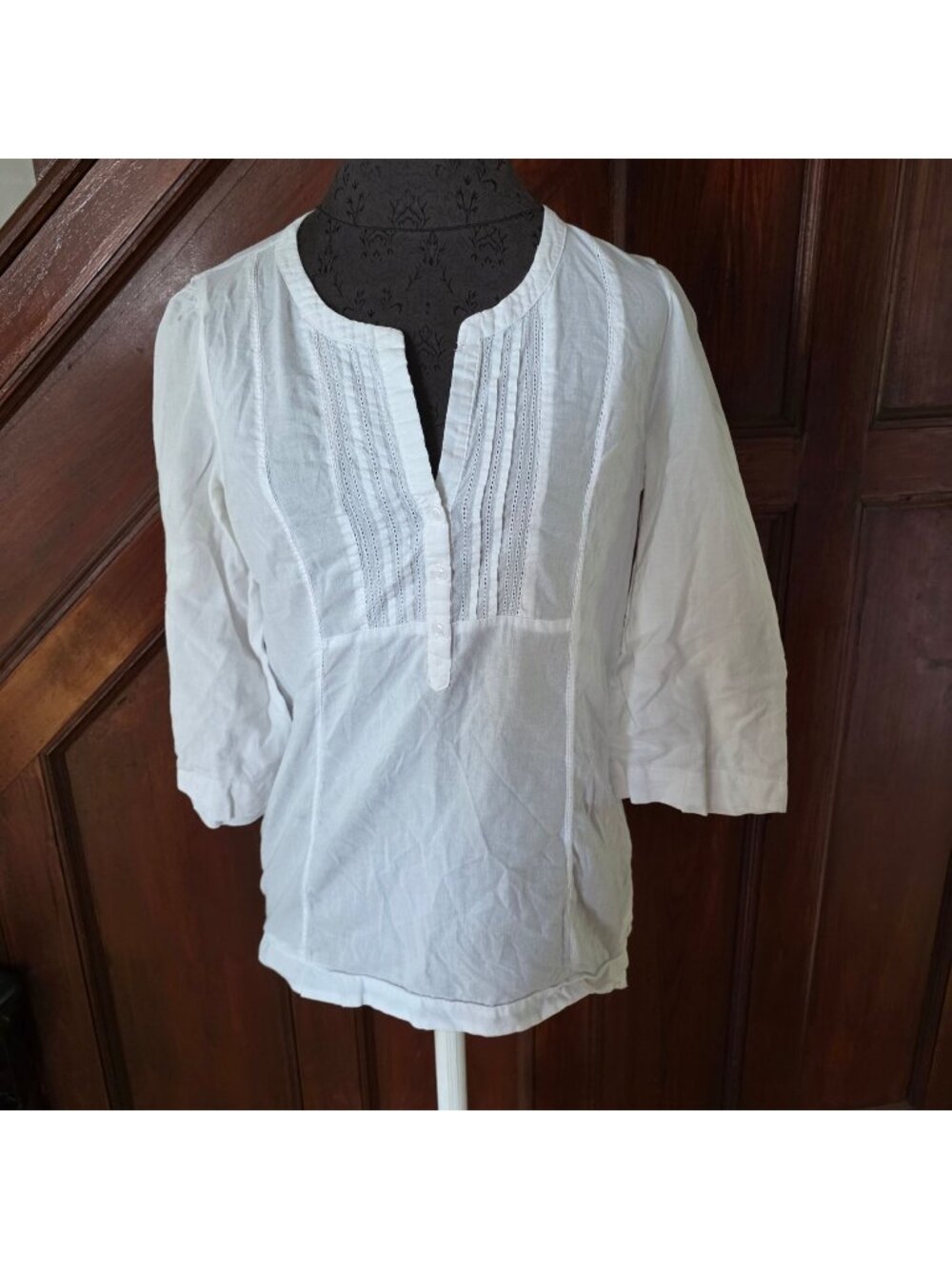 White Pintuck Button-Front Blouse With 3/4 Sleeves XS Old Navy